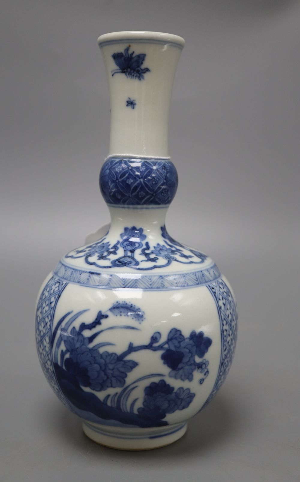 A Chinese blue and white bottle vase, height 22cm